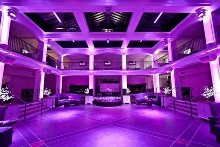 Party at Boulevard3 VIP nightclub in Los Angeles. Find promoters for guest list in Clubbable