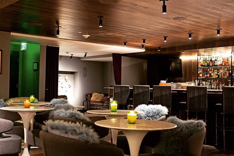 Bourbon and Banter club de noapte Dallas