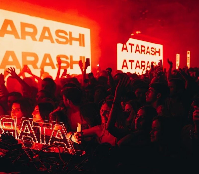 Bridge nightclub Paris sexy exotic dancer dancing on stage go out party tonight best club must see