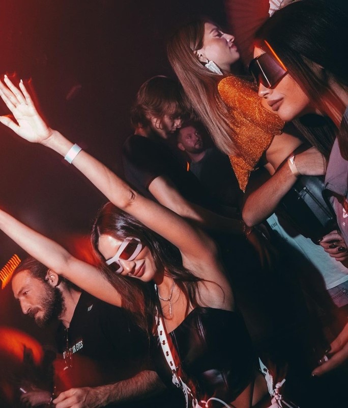 Bridge nightclub Paris people partying all night long crowd dancing dance floor music show event dancers dj