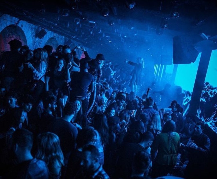 Bridge club Paris fun party event live dj music crowd dancing