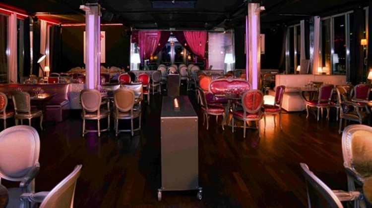 Party at Café Barge VIP nightclub in Paris. Find promoters for guest list in Clubbable
