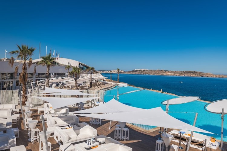 Soirée dans la boîte Café del Mar VIP à Malta. Trouvez des promoteurs pour la liste des invités sur Clubbable