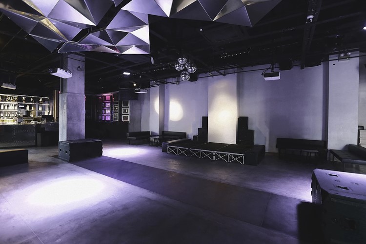 Party at Canvas VIP nightclub in Singapore. Find promoters for guest list in Clubbable