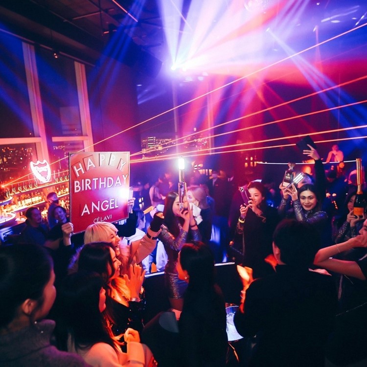 Ce La Vi club Tokyo bottle parade celebrate birthday bachelor bachelorette book vip table