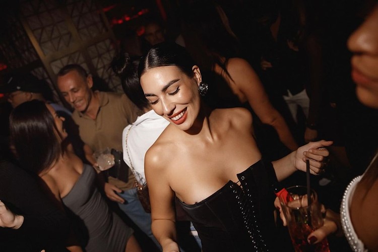 Party på Chanca by Coya VIP nattklubb i Marbella. Hitta promoters för gästlista i Clubbable