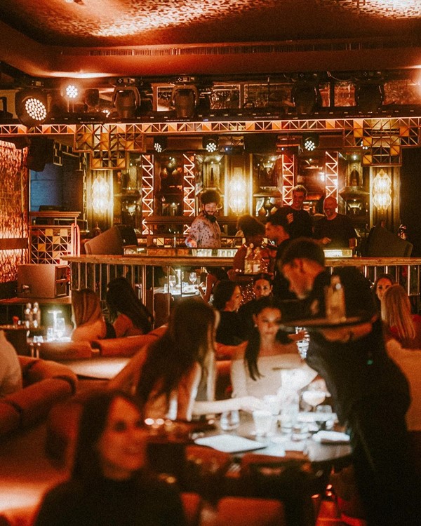 Party på Chanca by Coya VIP nattklubb i Marbella. Hitta promoters för gästlista i Clubbable