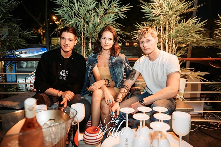 Chez Mila nightclub Paris table booking reservation book now vip expensive affordable drinks private champagne bottles