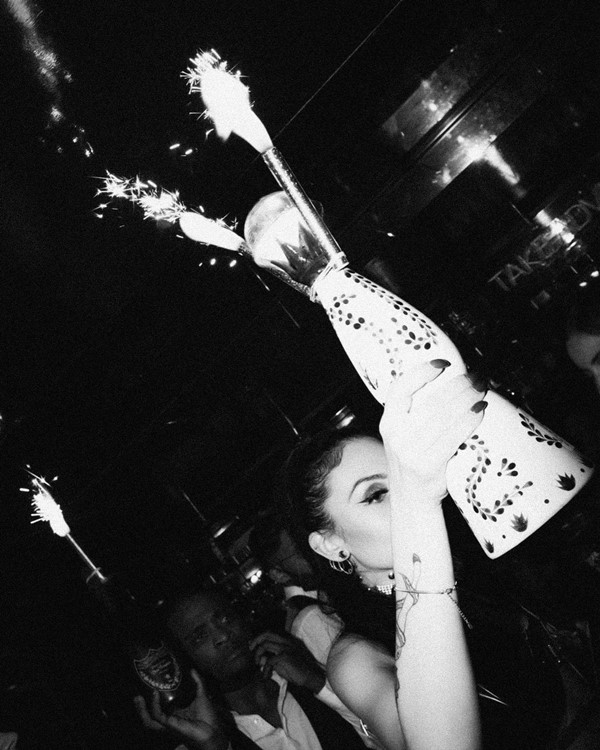 Chez Tania club Paris go clubbing dancing drinking 