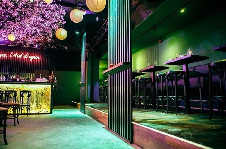 Chin Chin nightclub Amsterdam view of the bar and drinking tables