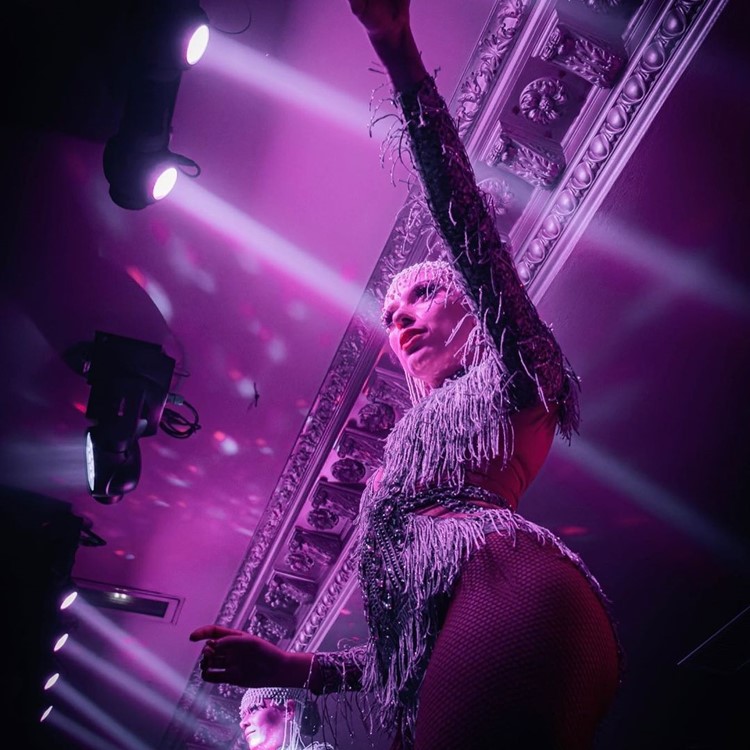 Chrystie nightclub Cannes exotic dancer show event fun nightout 