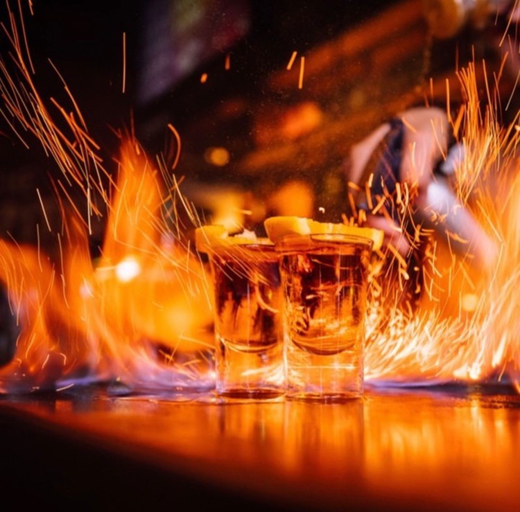 Soirée dans la boîte Chupitos VIP à Amsterdam. Trouvez des promoteurs pour la liste des invités sur Clubbable