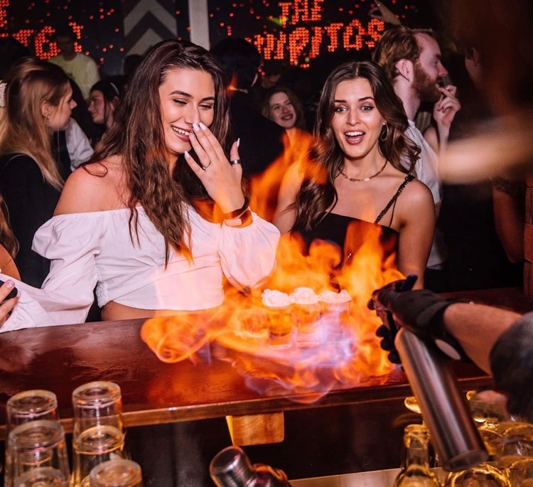 Soirée dans la boîte Chupitos VIP à Amsterdam. Trouvez des promoteurs pour la liste des invités sur Clubbable