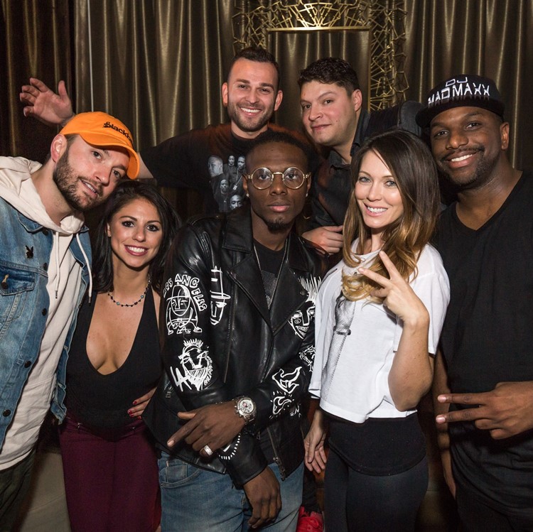 Clique Bar and Lounge in Las Vegas girls guys having fun partying drinking go out tonight