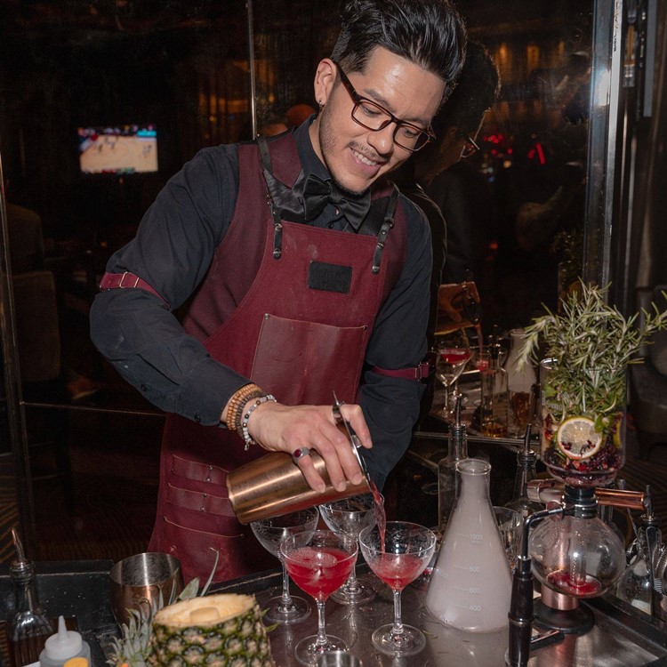 Clique Bar and Lounge in Las Vegas cocktails drinks go out and drink open during pandemic club nightclub