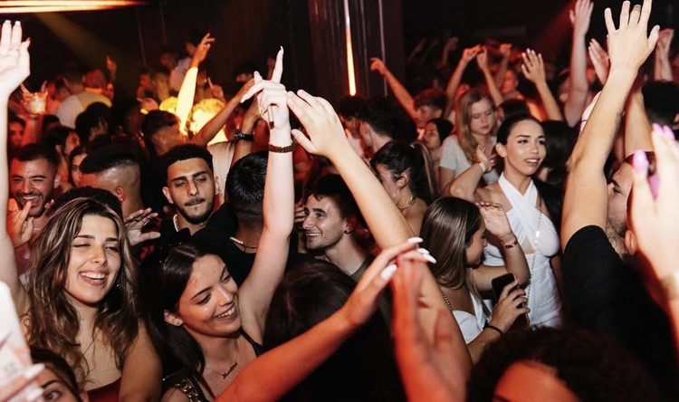 Soirée dans la boîte Club 77 VIP à Malta. Trouvez des promoteurs pour la liste des invités sur Clubbable