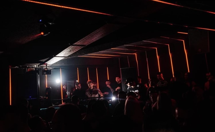 Soirée dans la boîte Club 77 VIP à Malta. Trouvez des promoteurs pour la liste des invités sur Clubbable