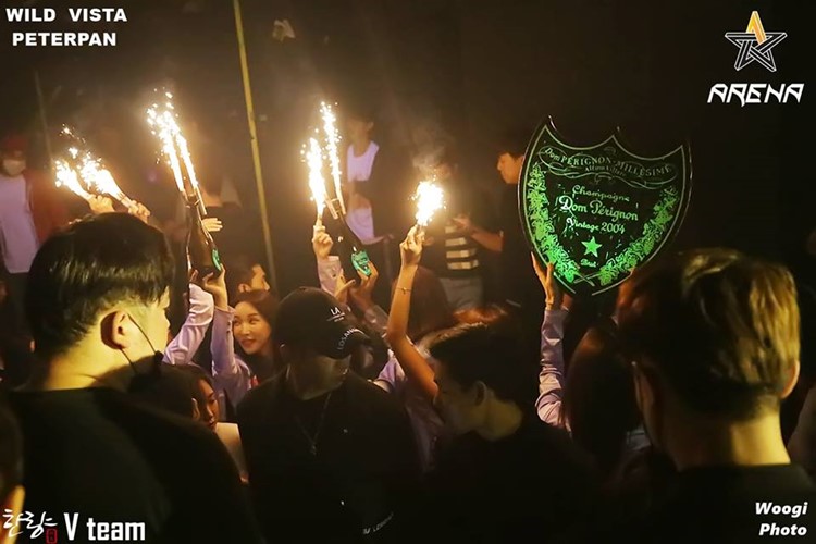 Club Arena nightclub Seoul bottle service celebrate waitresses party drinks alcohol bottles