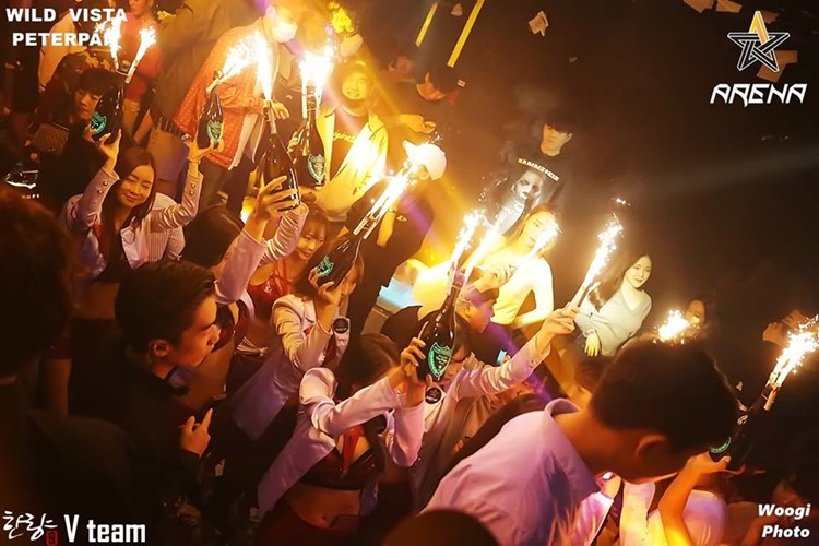 Club Arena nightclub Seoul book table service celebrate music party expensive bottles of champagne gin vodka rum cocktails