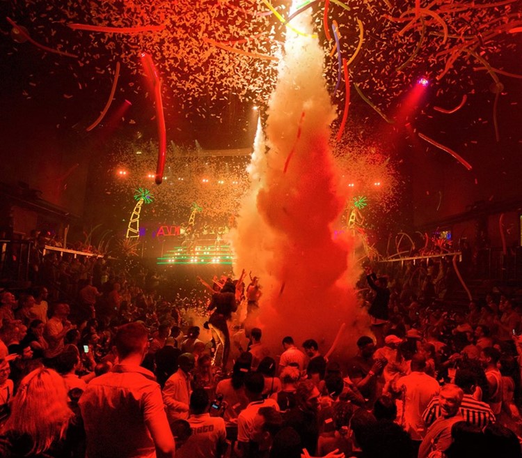 Coco Bongo nightclub Cancun people dancing fun party show drinks alcohol bottles