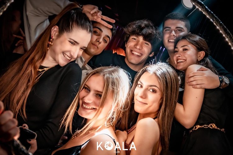 Committee nightclub Valencia pretty girls guest list fun nightout party event