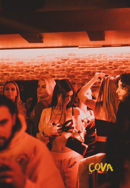 Cova nightclub Paris sexy girls dancing having fun dresscode mini dress brunette blonde ladies guestlist