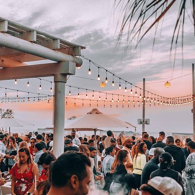 Cove Beach nattklubb Dubai