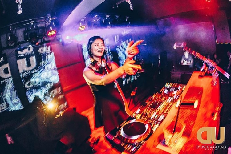 D'Underground nightclub Singapore dj mixing music dance floor fun party night