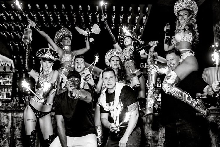 D Fleur nightclub Kiev sexy exotic dancers in costumes dancing fun night exclusive show partying entertainment best club to see tonight