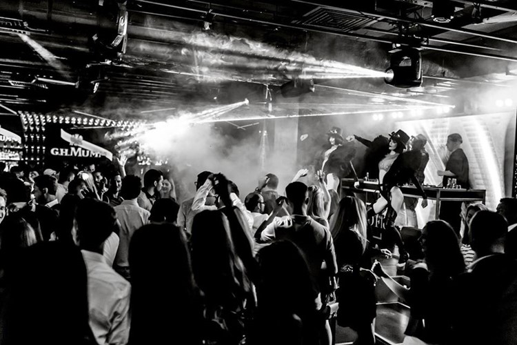 D Fleur nightclub Kiev crowd dancing dj mixing music lights show dance floor drinks cocktails where to go out