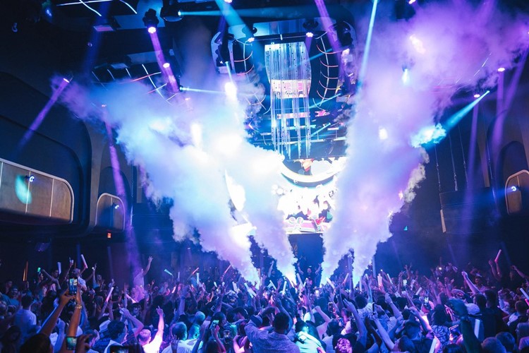 Daer Nightclub in Miami show indoors smoke concert fun event