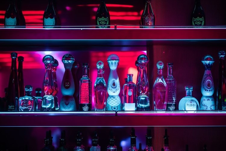 Soirée dans la boîte DPRTMNT VIP à Toronto. Trouvez des promoteurs pour la liste des invités sur Clubbable