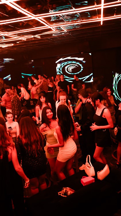 Party på Sot VIP nattklubb i Dubai. Hitta promoters för gästlista i Clubbable