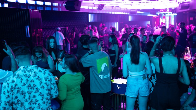 Party på Sot VIP nattklubb i Dubai. Hitta promoters för gästlista i Clubbable
