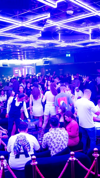 Party på Sot VIP nattklubb i Dubai. Hitta promoters för gästlista i Clubbable