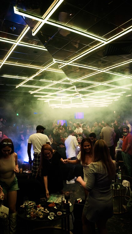 Party på Sot VIP nattklubb i Dubai. Hitta promoters för gästlista i Clubbable