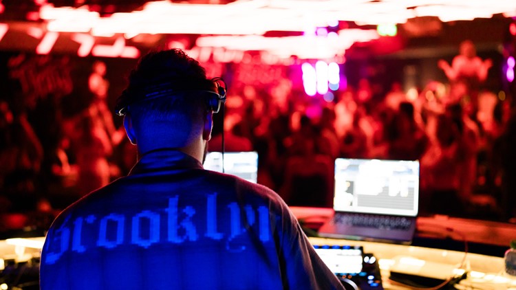 Party på Sot VIP nattklubb i Dubai. Hitta promoters för gästlista i Clubbable