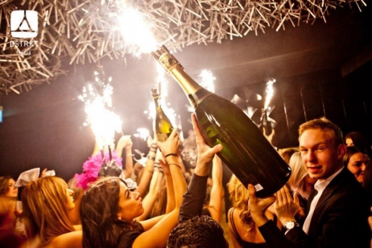Party at DSTRKT VIP nightclub in London. Find promoters for guest list in Clubbable