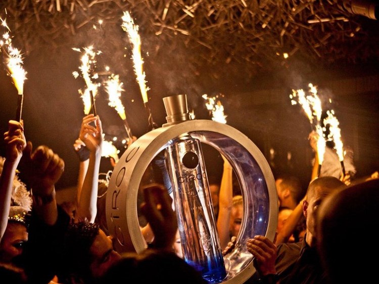 Party at DSTRKT VIP nightclub in London. Find promoters for guest list in Clubbable