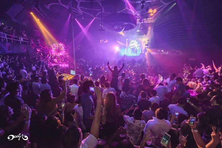 Dady'O Club nightclub Cancun people having fun party dance music