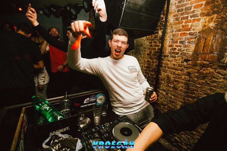 De ClubUp nightclub Amsterdam dj drinking mixing music and having fun