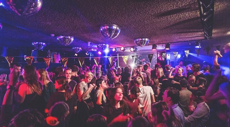 De ClubUp nightclub Amsterdam crowd having fun dancing party event