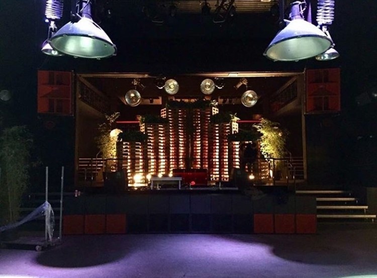 De Marktkantine nightclub Amsterdam main stage dj dancing area