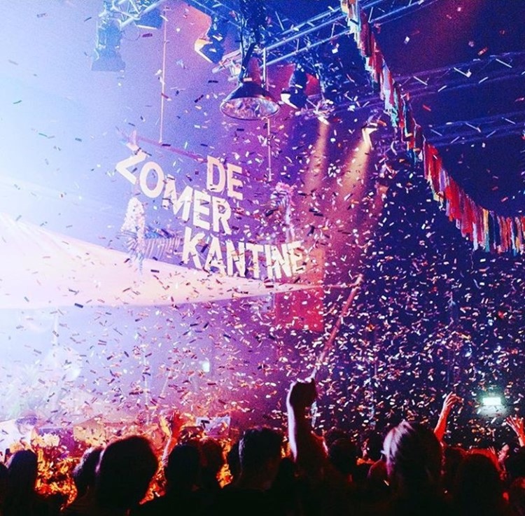 De Marktkantine nightclub Amsterdam De Zomer Kantine event party confetti crowd dancing