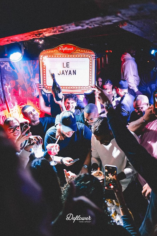 Deflower nightclub Paris pretty brunette girl red lipstick mini dress high knee black heels guest list go out