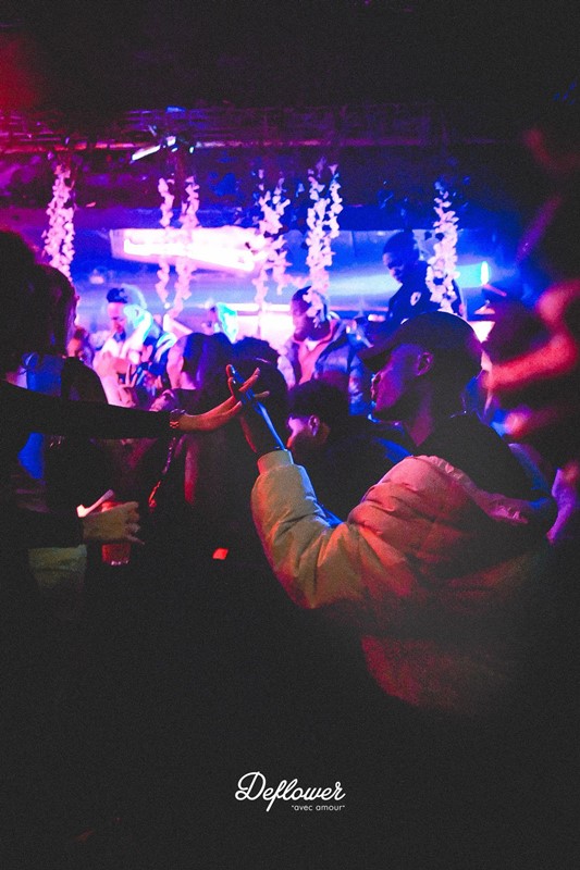 Deflower nightclub Paris pretty girls outfits dresscode dress up table booking go out tonight fun party 