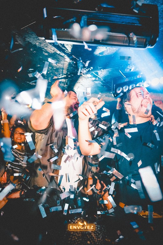 Deflower nightclub Paris fun nightout book your vip table