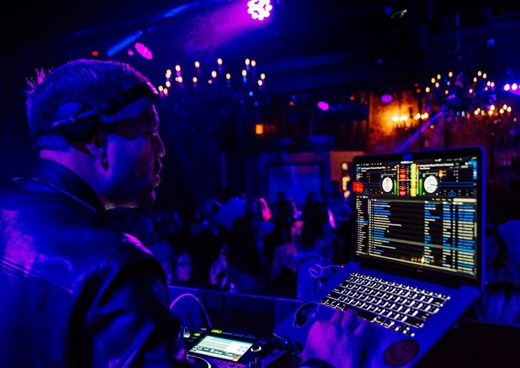 Derriere nightclub Los Angeles dj mixing music cool club techno rap hip hop pop commercial dance all night