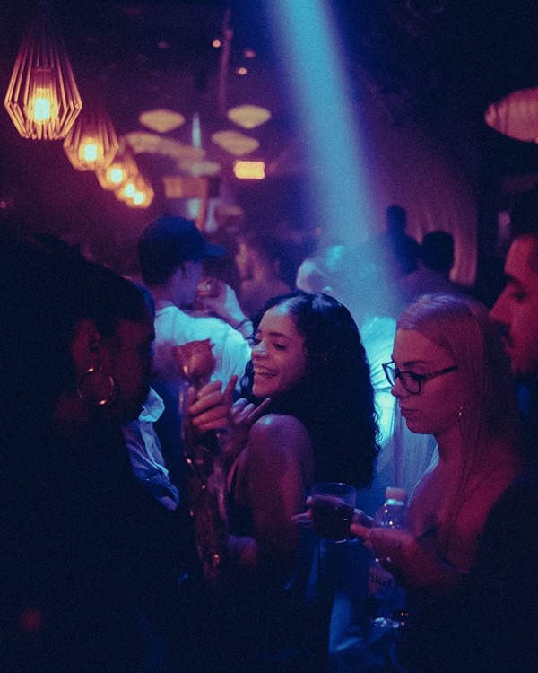 Don B Comber nightclub Montreal pretty girl dancing guest list entrance go out tonight