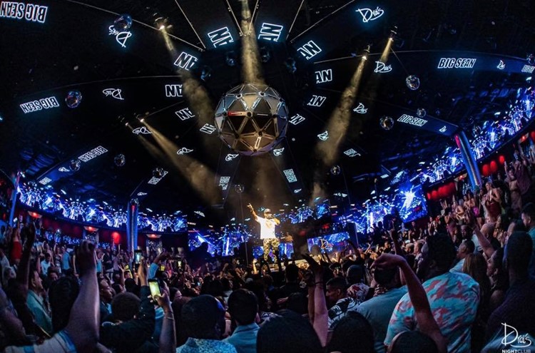 Drais nightclub Las Vegas club view lights show disco ball crowd dancing partying fun parties events